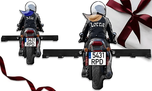 Super porte-clés mural pour ta chère grand-mère – son nom et sa plaque d’immatriculation dessus !