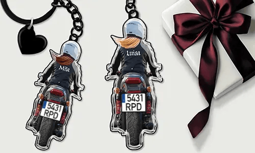 Llavero de moto personalizado con nombre y matrícula – regalo para tu hija