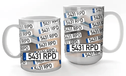 Tasses avec plaques d'immatriculation
