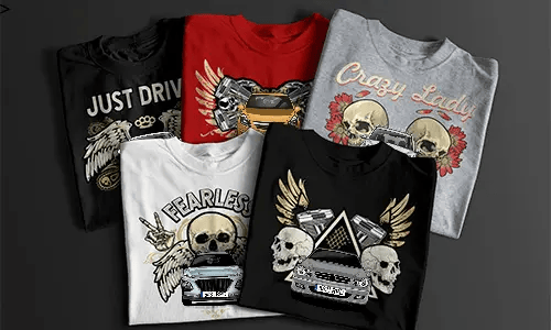 Zwei T-Shirts mit detaillierten Auto-Frontgrafiken, eines rot mit kräftigem schwarzen Design und eines weiß mit hellerem Druck, nebeneinander neben einer schwarzen Geschenkbox mit Schleife, automobil-inspirierte Mode für Autoliebhaber