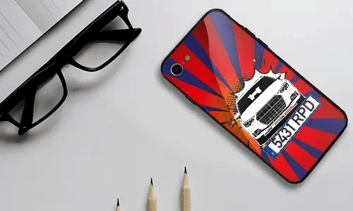 personalisierte handyhülle auf dem Schrebtisch neben Brille motorrad handyhülle