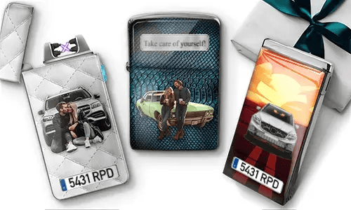 Personalisierte Zigarettenetuis mit individuellen Bildern und Kennzeichen. Sie zeigen Paare mit Autos, eine Geschenkbox und ein Schild mit der Aufschrift „Zusammen Glücklich“.