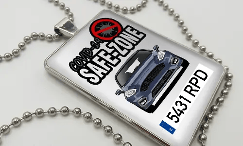 Auto-Safezone-Anhänger mit Weiß Hintergrund und Metallkette Auto-Safezone-Anhänger