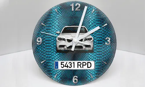 wanduhr mit foto auf dem Tisch wanduhr foto